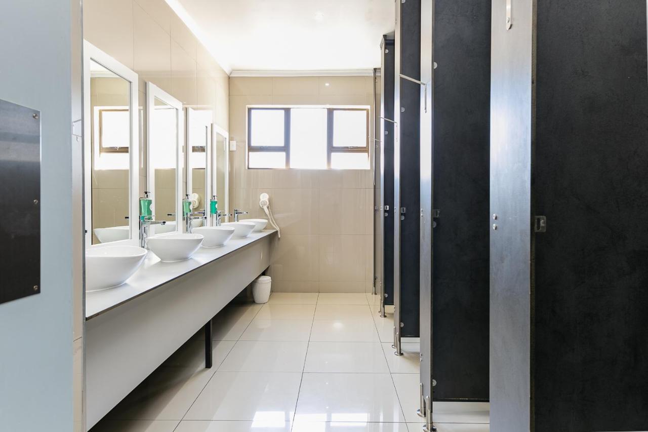 Zzzone Boutique Hostel Hermanus Buitenkant foto
